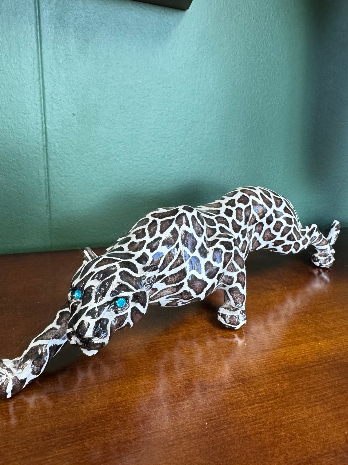 🐆 Black & White Resin Leopard Figurine with Blue Eyes – 16” Sculpture