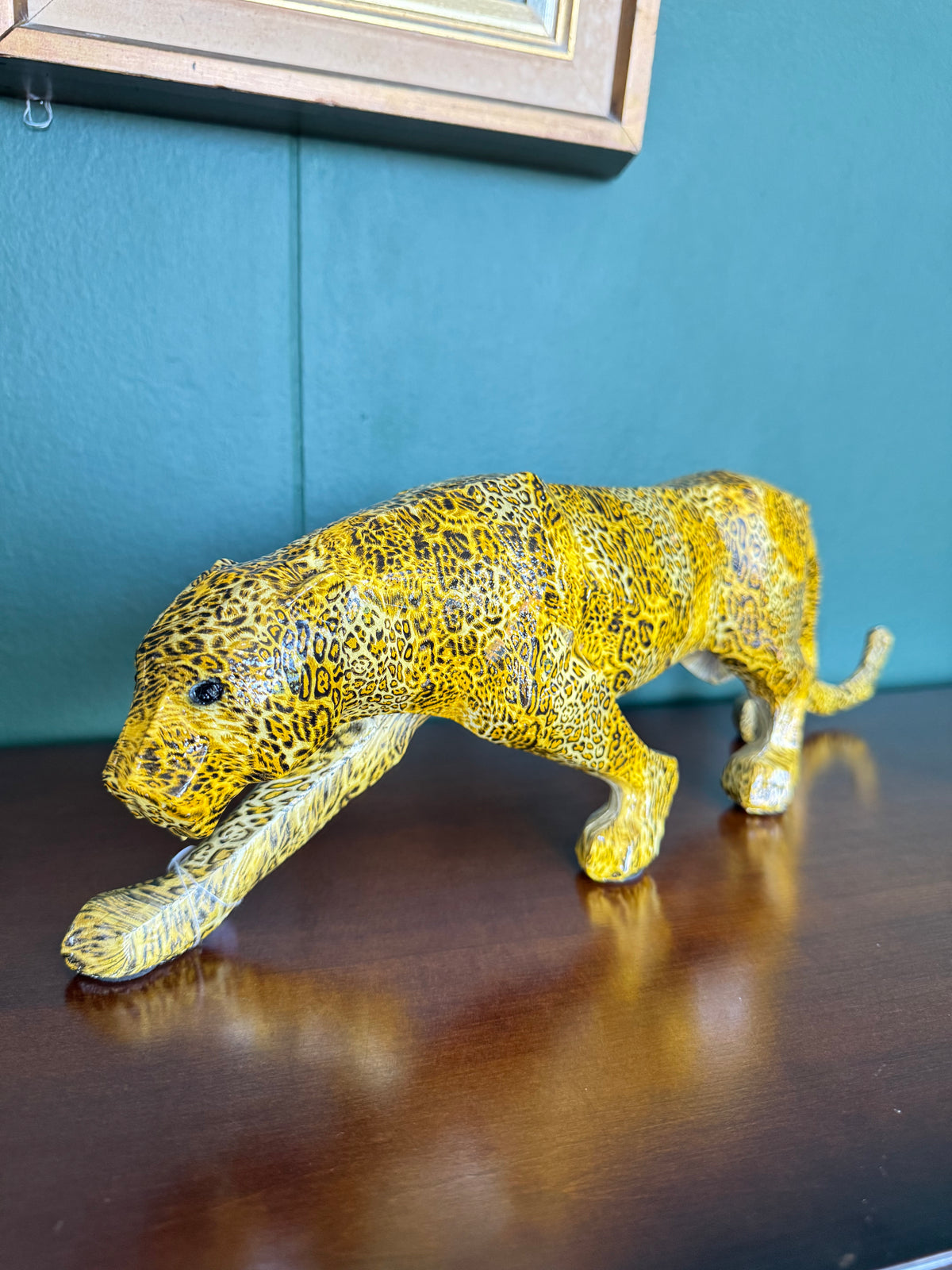 🐆 Yellow Leopard Resin Sculpture – 18” Decorative Big Cat Statue