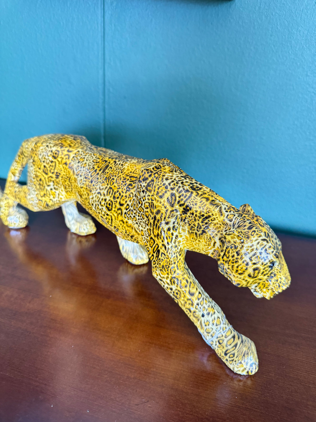 🐆 Yellow Leopard Resin Sculpture – 18” Decorative Big Cat Statue