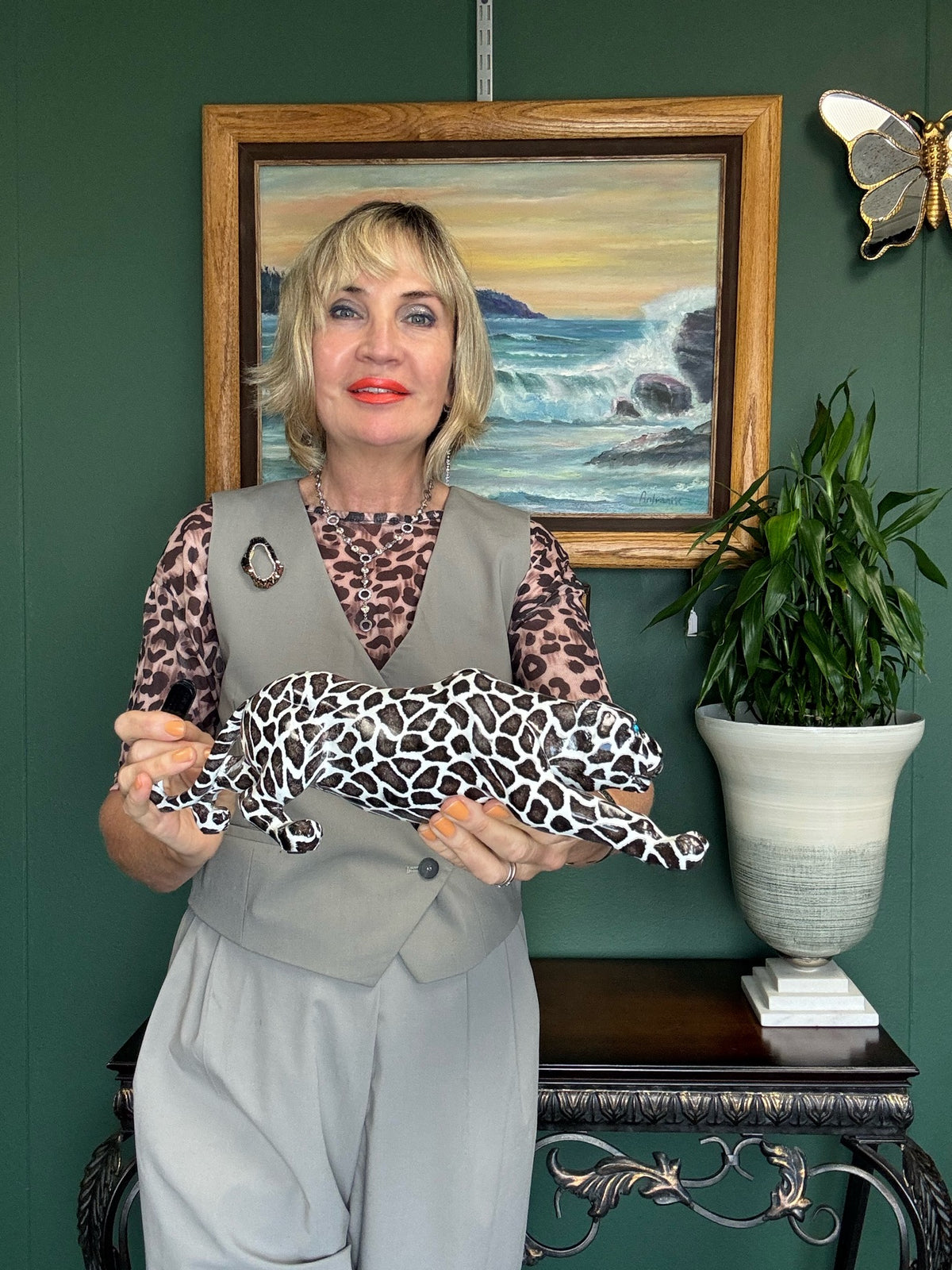 🐆 Black & White Resin Leopard Figurine with Blue Eyes – 16” Sculpture