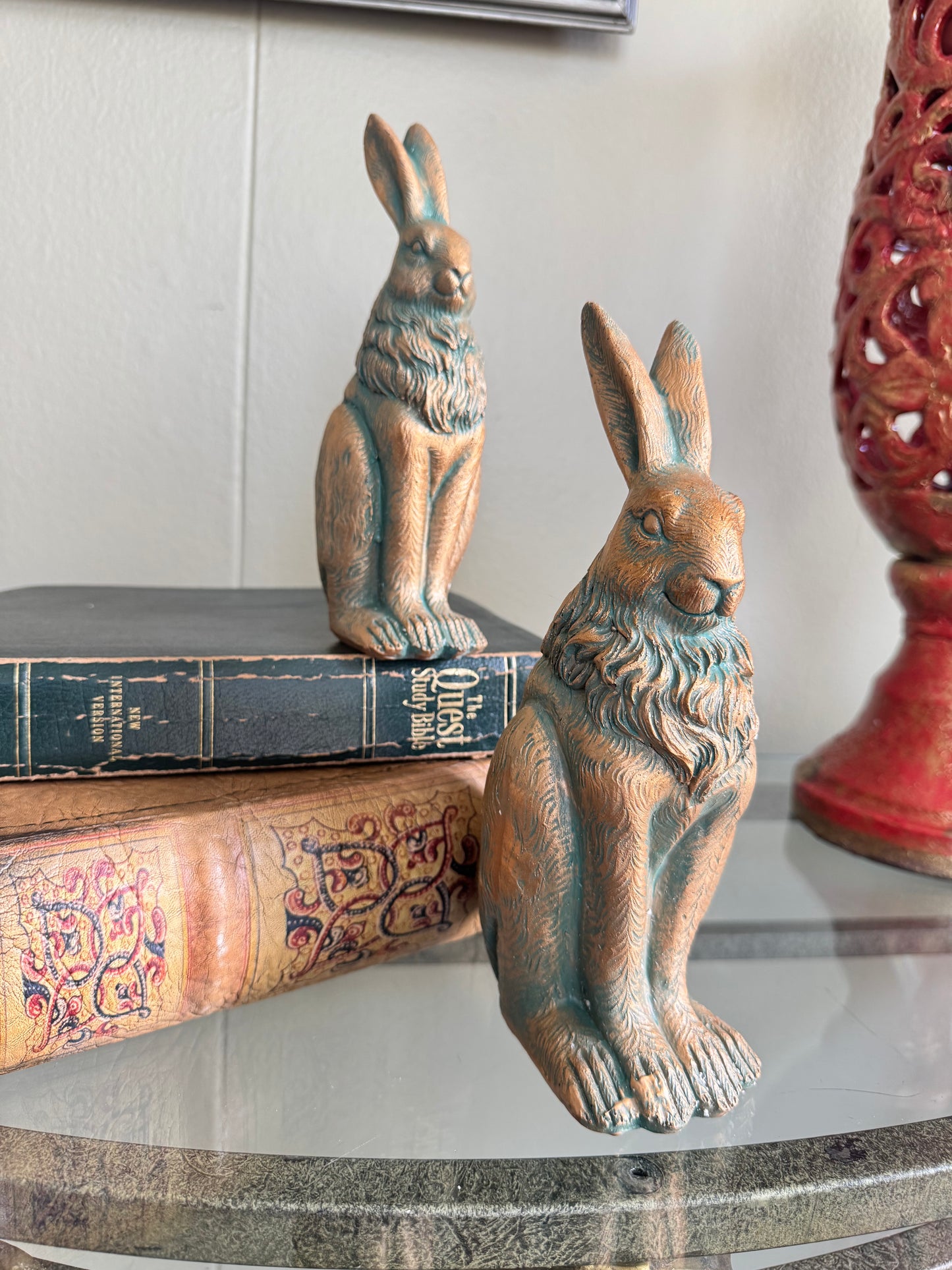 Set of 2 Resin Rabbit Figurines Bronze Finish Rustic Farmhouse Bunny Decor 9,8 ” Tall
